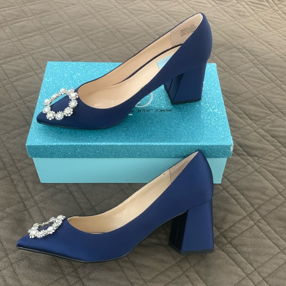Betsy Johnson NIB Lilly Embellished Satin Dress Pumps/Heels  size 10 - Picture 6 of 17